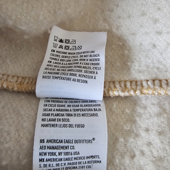 American Eagle AEO cream pullover sweater raw hem women's Size Medium fuzzy - Picture 8 of 8